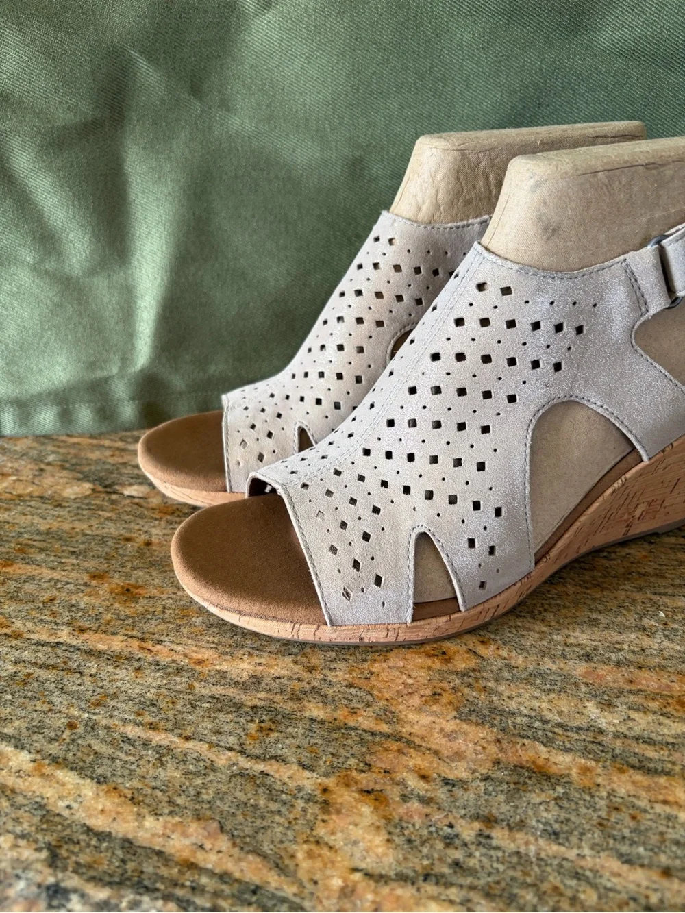 Rockport Women's Beige Suede Perforated Wedge Sandals Size 9.5